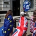 Personas se manifiestan en Londres en contra del Brexit.