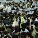 Policía reprimió a manifestantes dentro del Aeropuerto Internacional de Hong Kong