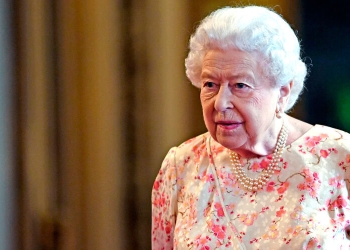 La Reina Isabel II aceptó la petición del premier británico.