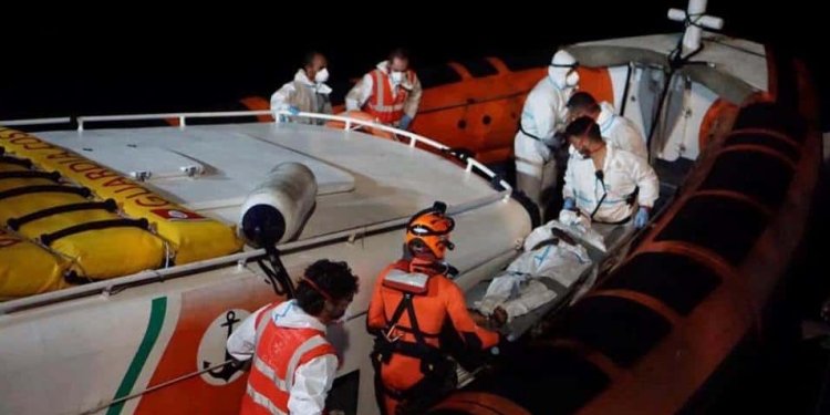 El barco ha estado en el mar desde el 2 de agosto y ahora está en algún lugar entre Lampedusa y Malta