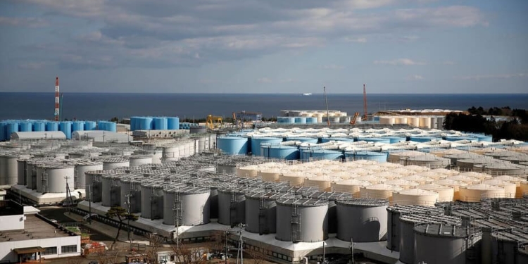 En los depósitos de la planta nuclear de Fukushima se almacena más de un millón de toneladas de agua contaminada en unos mil tanques.