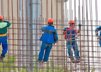 Conforme al balance del Ministerio del Trabajo, en el sector Construcción, durante agosto el paro se redujo en 11.365 personas (4,54%).