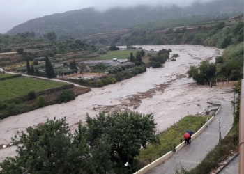 El desbortamiento del río Clariano en Ontinyent ha ocasionado importantes pérdidas materiales.