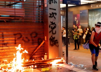 Las calles de Hong Kong volvieron a encenderse este domingo.