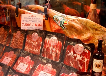 Numerosos productos españoles se verían afectados por los aranceles, incluido el jamón.