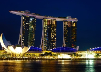 Singapur es futuro. Marina Bay Sands y sus tres torres unidas por una riostra tipo barco