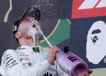 Valtteri Bottas celebra su victoria en Japón