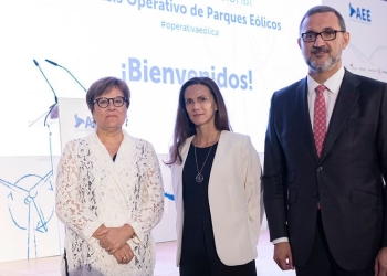 Ángeles Heras Caballero, secretaria de Estado de Universidades, Investigación, Desarrollo e Innovación; Rocío Sicre, presidenta de AEE, y Juan Virgilio Márquez, director general de AEE.