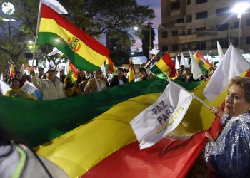 Bolivianos pidieron por la paz, en medio de violenta crisis política, a la espera de elecciones