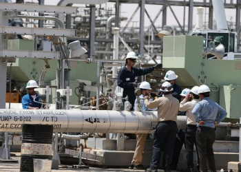 Aramco, la más grande empresa petrolera del mundo, anunció este domingo su ingreso en el mercado bursátil saudí.