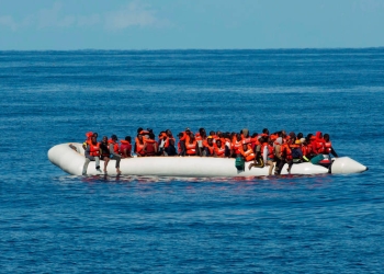 Migrantes africanos siguen llegando a las costas europeas.