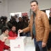 Pedro Sánchez, presidente del Gobierno en funciones, vota en el proceso de consulta del PSOE