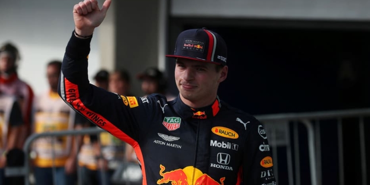 Max Verstappen celebra su pole position en el GP de Brasil
