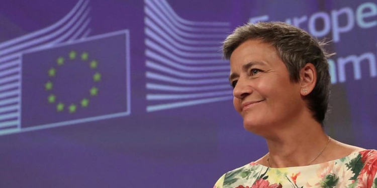 Margrethe Vestager aclara que el impuesto digital incluiría también la supervisión de la política industrial.