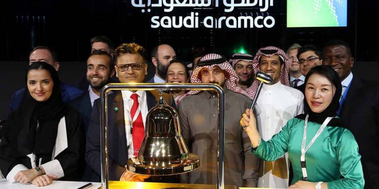 Durante la jornada en la Bolsa de Riad (Tadawul), la acción de la petrolera escaló hasta los 9,39 dólares (8,47 euros), lo que la convierte en la mayor empresa cotizada del mundo.