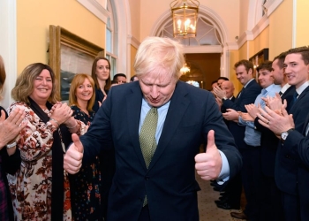 Boris Johnson fue recibido con aplausos en 10 Downing Street tras su victoria
