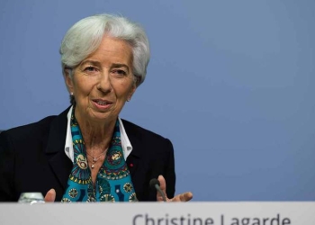 La presidenta del Banco Central Europeo (BCE), Christine Lagarde, se refirió a la decisión de mantener sin cambios sus tasas de referencia y a la revisión que iniciará en enero de la estrategia monetaria de la institución