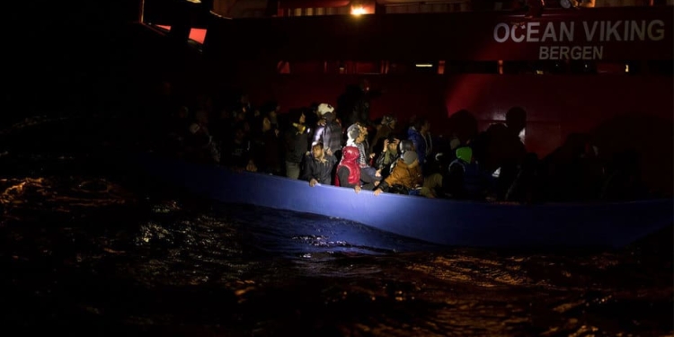 MSF reportaba hace 12 horas: A bordo del barco hay 162 personas rescatadas, incluyendo 5 mujeres embarazadas y 8 niños de corta edad/Imagen: Twitter MSF