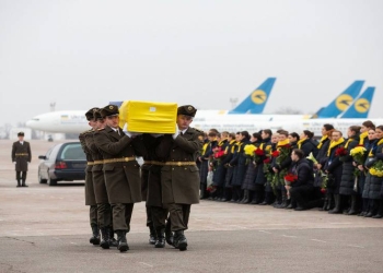 Autoridades de Ucrania rindieron homenaje a varias de las víctimas