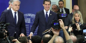 Tras una reunión con diputados de la Unión Europea Juan Guaidó atendió a la prensa