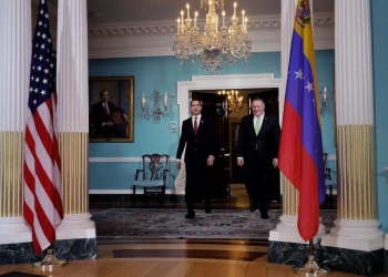 Juan Guaidó y Mike Pompeo charlaron sobre vinculación de Maduro con el terrorismo