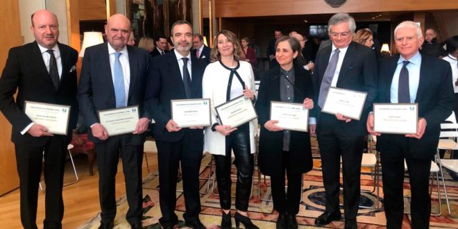 La Fundación Eisenhower Fellowships premió a Julio Sánchez Cristo, por su trabajo radiofónico; a Juan M. Hernández Puértolas, articulista de La Vanguardia; a Salvador Enguix, corresponsal en Valencia; a Yolanda Monge, corresponsal internacional de El País; a Carmen Arístegui, por su periodismo de investigación en México; a Moisés Naím, por su trayectoria profesional y a Paolo Vasile, consejero delegado de Mediaset