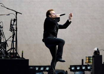 Bono vuelve a cantar