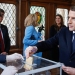 El presidente Emmanuel Macron ejerció su derecho al voto en las elecciones en Francia, en un día en máximo alerta por el coronavirus