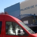 Miembros del ejército español usan trajes protectores y trasladan los cadáveres al Palacio de Hielo, que se está utilizando como morgue durante el brote de la enfermedad por coronavirus (COVID-19) en Madrid, España, 26 de marzo de 2020.