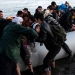 Miles de refugiados sirios insisten en llegar a Grecia