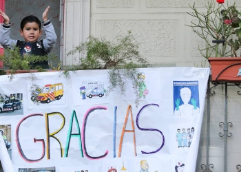 Desde los más chicos hasta los mayores, sea en Madrid o en Roma, el agradecimiento siempre presente por el esfuerzos en enfrentar todos juntos la pandemia de la COVID-19