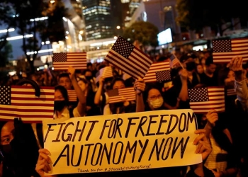 Ciudadanos protestan el 14 de octubre de 2019 contra el gobierno de Carrie Lam y exigían mayores libertades democráticas