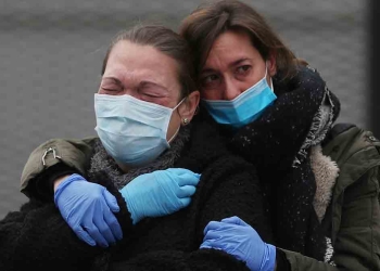 Las lágrimas podrían ser una fuente de contagio de la COVD-19. Imagen: Reuters