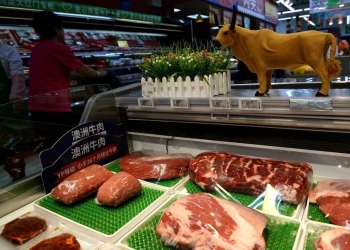 Venta de carne de vacuno en Walmart, en Pekín / REUTERS