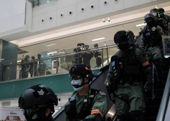 El régimen de Xi Jinping ha enfrentado cualquier tipo de disidencia en cualquiera de sus latitudes. En la imagen efectivos militares se disponen a anular una protesta en Hong Kong