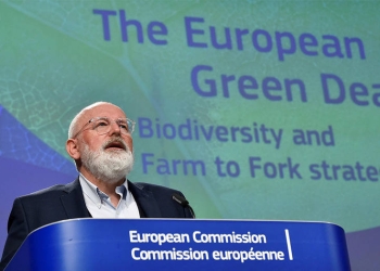 Vicepresidente de la Comisión Europea, Frans Timmermans: En el corazón del Acuerdo Verde, las estrategias de biodiversidad y de alimentación de calidad (Granja a la mesa) apuntan a un nuevo y mejor equilibrio de la naturaleza, los sistemas alimentarios y la biodiversidad.