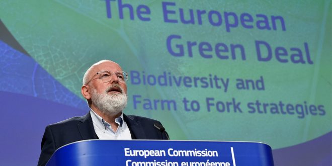 Vicepresidente de la Comisión Europea, Frans Timmermans: En el corazón del Acuerdo Verde, las estrategias de biodiversidad y de alimentación de calidad (Granja a la mesa) apuntan a un nuevo y mejor equilibrio de la naturaleza, los sistemas alimentarios y la biodiversidad.