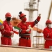 Los trabajadores de la compañía petrolera estatal Pdvsa que sostienen banderas iraníes y venezolanas, saludan durante la llegada del buque cisterna iraní "Fortune" a la refinería El Palito en Puerto Cabello, Venezuela, 25 de mayo de 2020. Palacio de Miraflores / Folleto vía REUTERS ATTENTION EDITORS - THIS LA IMAGEN FUE PROPORCIONADA POR TERCEROS. / Foto de archivo