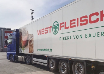 Un camión conduce a las instalaciones de la fábrica de carne "Westfleisch", en medio del brote de la enfermedad del coronavirus (COVID-19) en Coesfeld, cerca de Münster, Alemania, el 8 de mayo de 2020. REUTERS / Stephane Nitschke