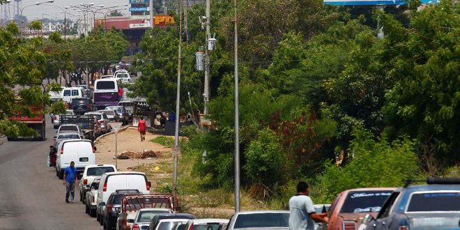 Primer tanquero iraní con combustibles llegó a aguas venezolanas