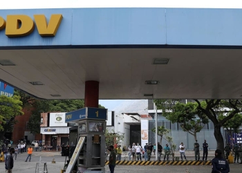 El régimen de Maduro incapaz de solventar la escasez de combustibles