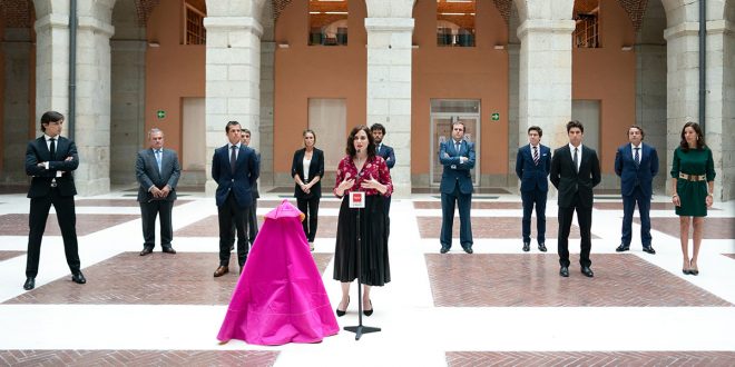 Díaz Ayuso anuncia apoyo al sector taurino y corrida en homenaje a los sanitarios