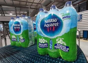 Nestlé produce botellas 100% reciclables con plástico PET / Foto @Nestle_es