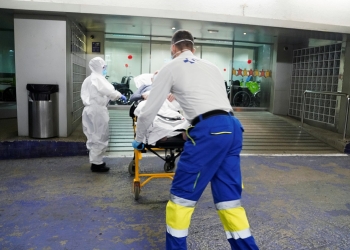 La COVID-19 indetenible antes de terminar las vacaciones en España / Foto REUTERS / Vincent West