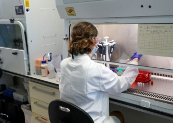 España lista para el primer ensayo clínico con vacuna anti COVID-19 / FOTO Steve Parsons / Pool via REUTERS