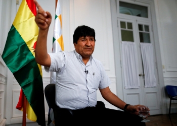 El expresidente de Bolivia, Evo Morales, hace gestos durante una entrevista con Reuters en Buenos Aires, Argentina, el 2 de marzo de 2020. Reuters / Agustín Marcarian / foto de archivo