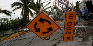 Daños por huracanes. Imagen con los destrozos dejados por el Delta a su paso por Cancún, México. 7 octubre 2020. REUTERS/Henry Romero