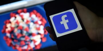 Facebook anunció que dejará de prohibir las publicaciones que afirman que el SARS-CoV-2 surgió por experimentos de los humanos