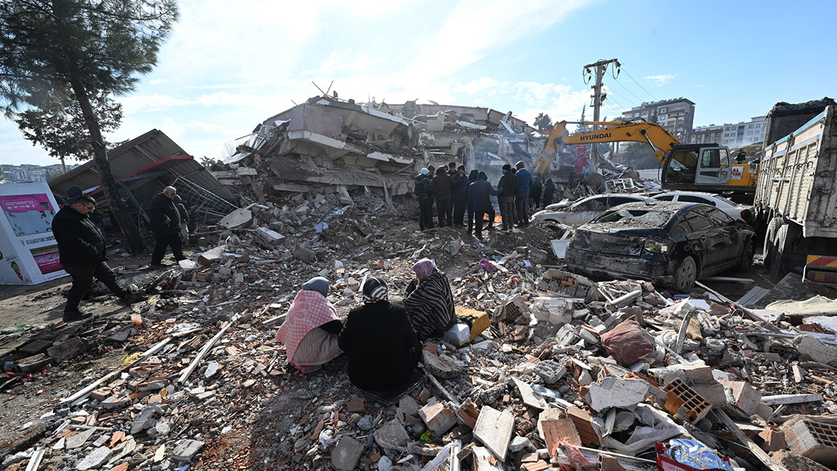 Turquía Ordena Detener A Constructores De Edificios Desplomados