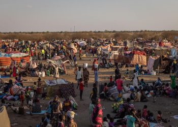 Un prolongado conflicto armado ha devastado la región y causado innumerables violaciones de derechos humanos.  Asesinatos masivos, violencia sexual y reclutamiento de niños soldados están a la orden del día en Sudám del Sur / Acnur